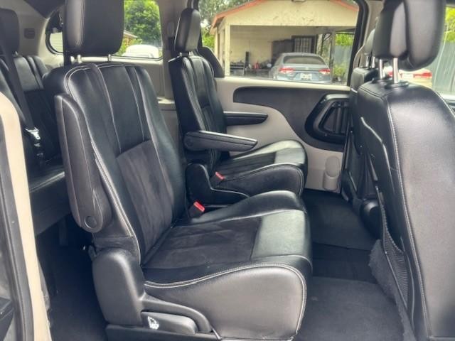 Dodge Grand Caravan Vehicle Image 18