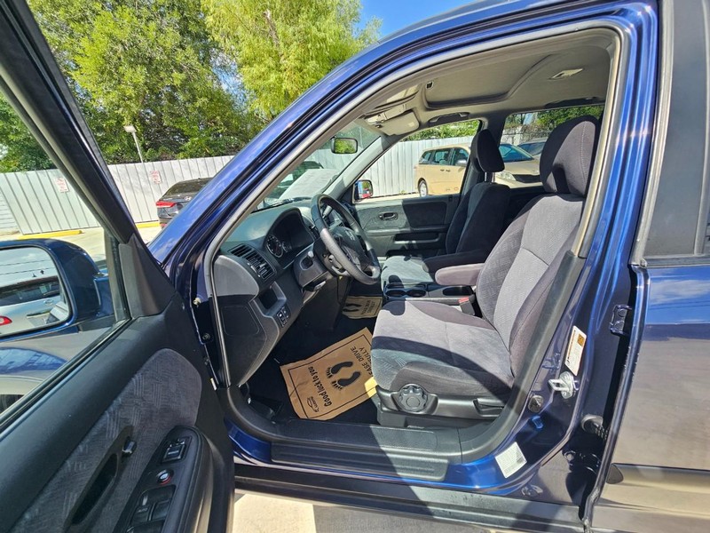 Honda CR-V Vehicle Image 11
