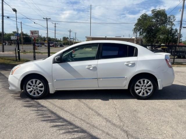 Nissan Sentra Vehicle Image 02