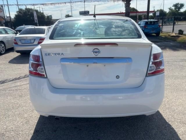 Nissan Sentra Vehicle Image 04