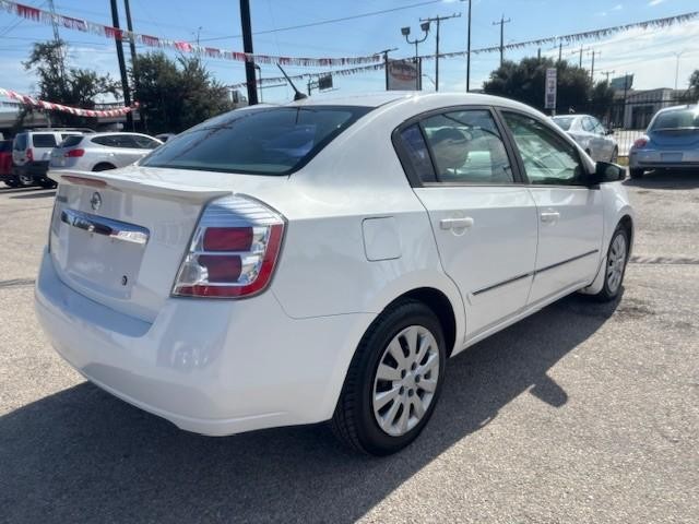 Nissan Sentra Vehicle Image 05
