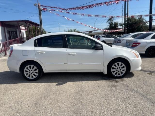 Nissan Sentra Vehicle Image 06