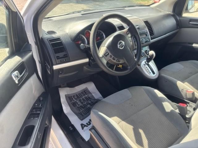 Nissan Sentra Vehicle Image 10