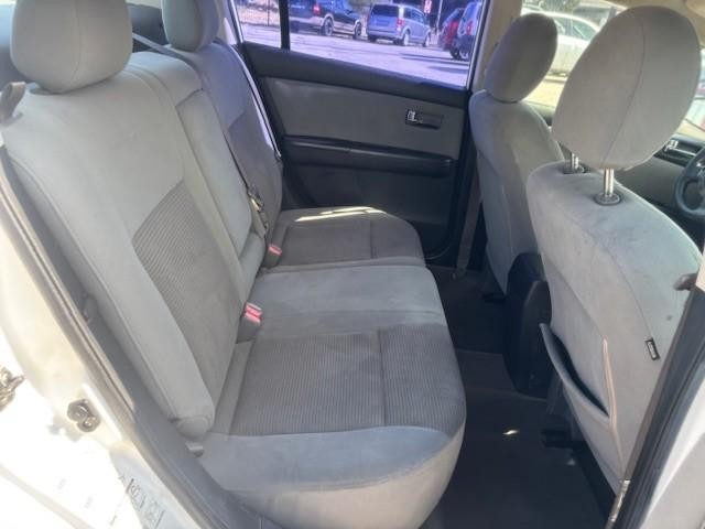 Nissan Sentra Vehicle Image 16