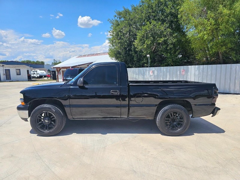 Chevrolet Silverado 1500 Vehicle Image 02