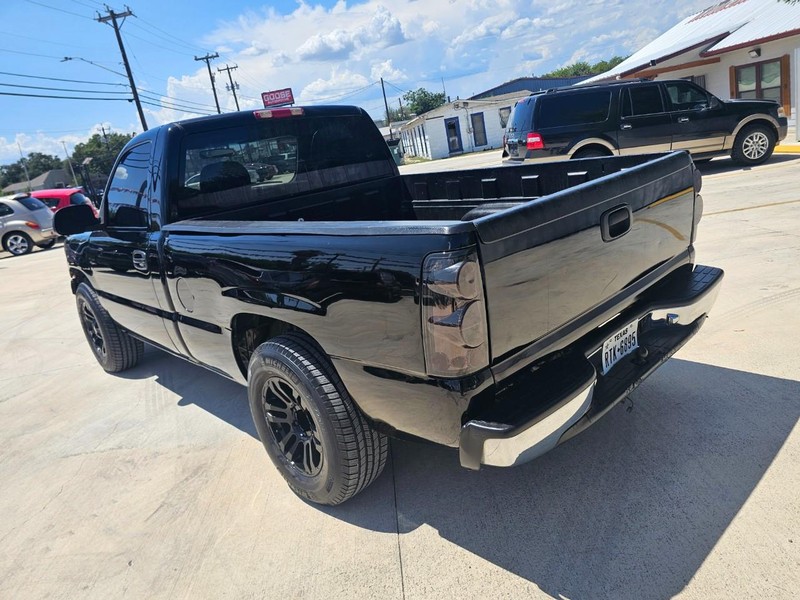 Chevrolet Silverado 1500 Vehicle Image 03