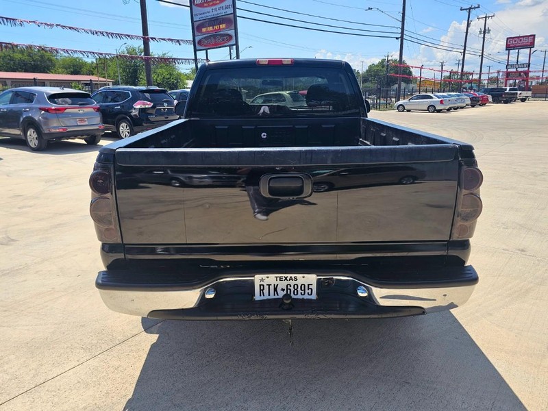 Chevrolet Silverado 1500 Vehicle Image 04