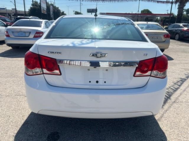 Chevrolet Cruze Vehicle Image 04