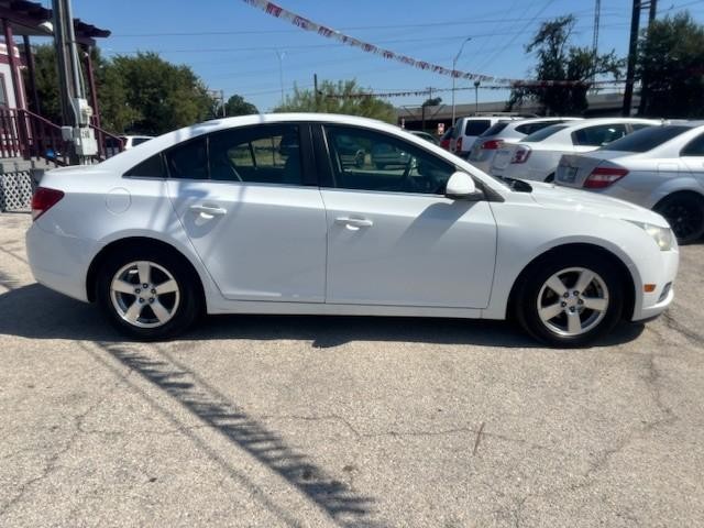 Chevrolet Cruze Vehicle Image 06