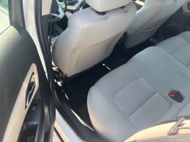 Chevrolet Cruze Vehicle Image 12
