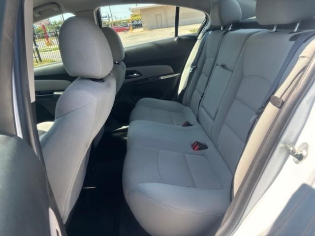 Chevrolet Cruze Vehicle Image 13