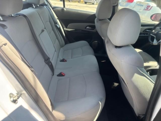 Chevrolet Cruze Vehicle Image 15