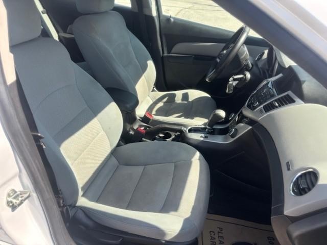 Chevrolet Cruze Vehicle Image 17