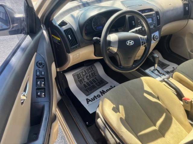 Hyundai Elantra Vehicle Image 10
