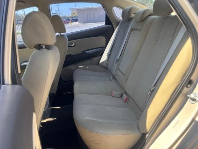 Hyundai Elantra Vehicle Image 14