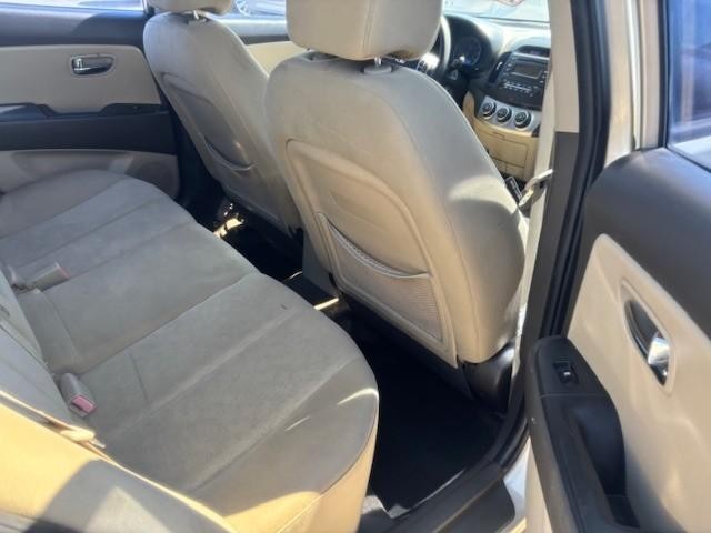 Hyundai Elantra Vehicle Image 15