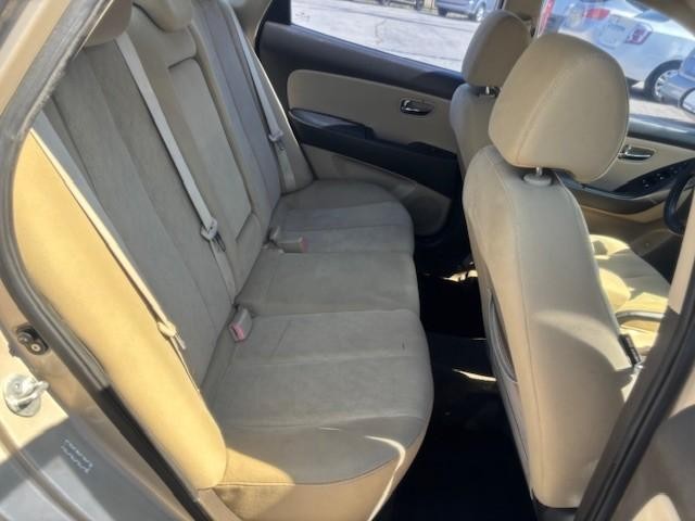 Hyundai Elantra Vehicle Image 16