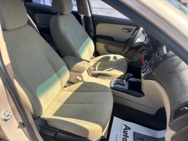 Hyundai Elantra Vehicle Image 18