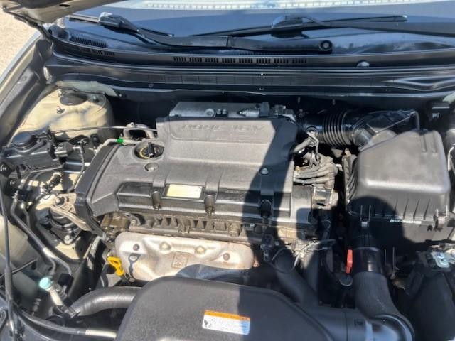 Hyundai Elantra Vehicle Image 20
