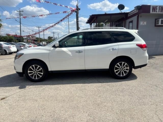 Nissan Pathfinder Vehicle Image 02