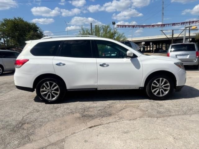Nissan Pathfinder Vehicle Image 06