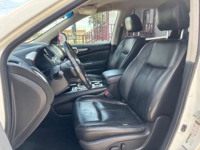 Nissan Pathfinder Vehicle Image 11