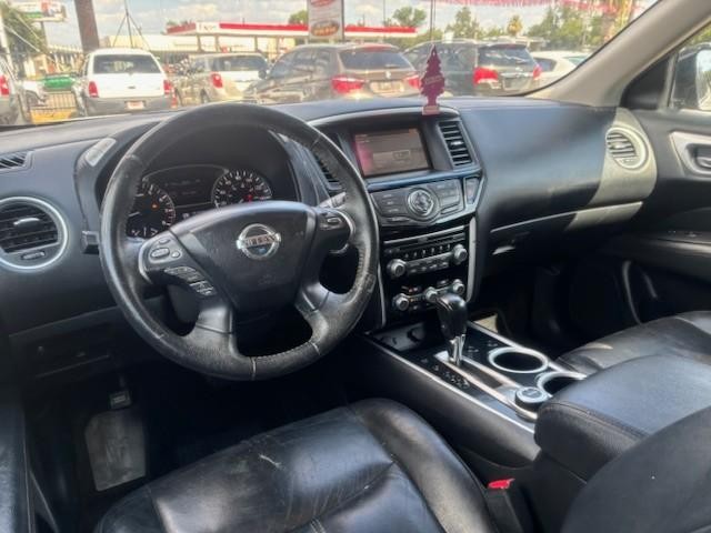 Nissan Pathfinder Vehicle Image 12