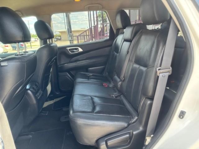 Nissan Pathfinder Vehicle Image 14