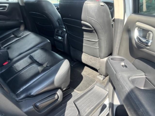 Nissan Pathfinder Vehicle Image 17
