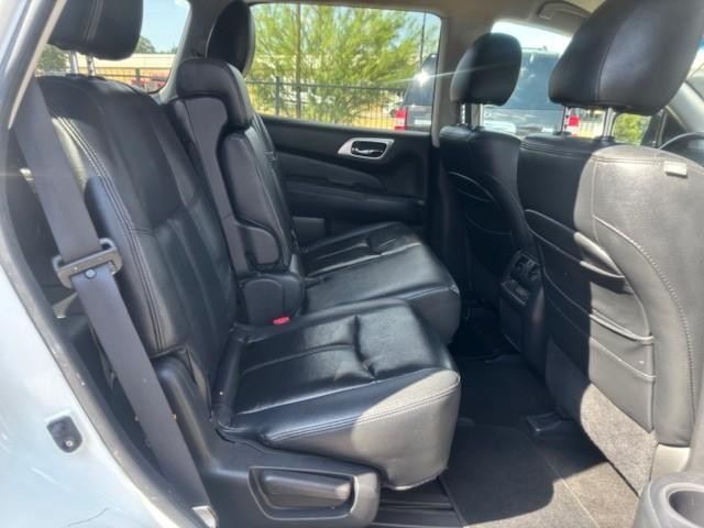 Nissan Pathfinder Vehicle Image 18