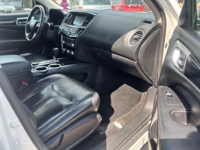 Nissan Pathfinder Vehicle Image 20