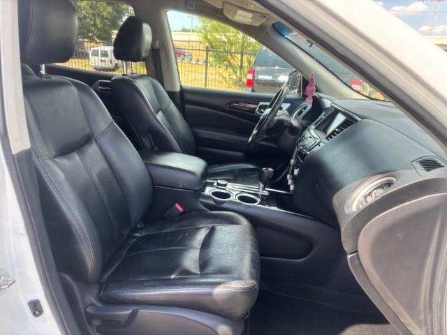 Nissan Pathfinder Vehicle Image 21