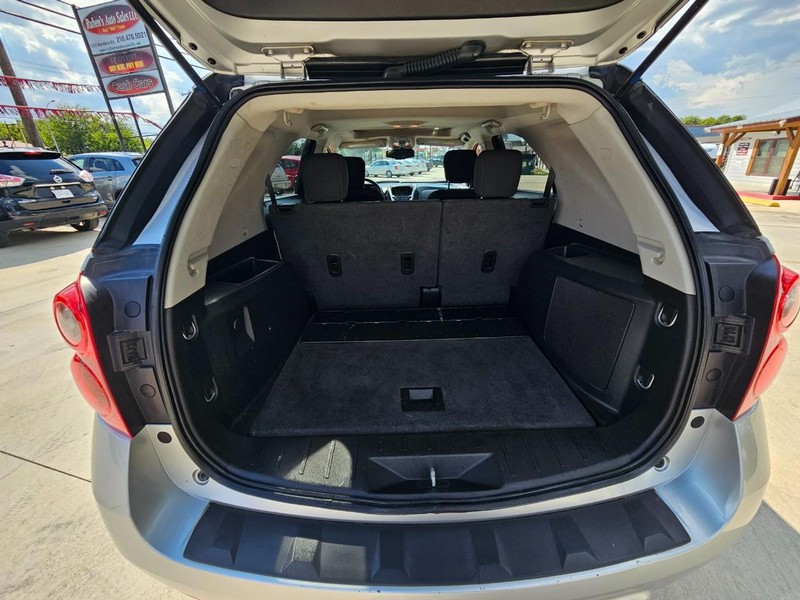 Chevrolet Equinox Vehicle Image 05