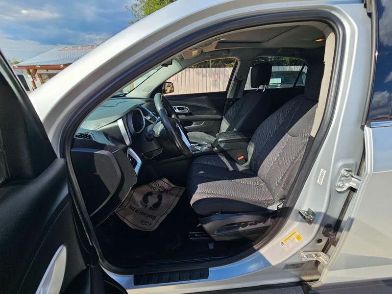 Chevrolet Equinox Vehicle Image 10