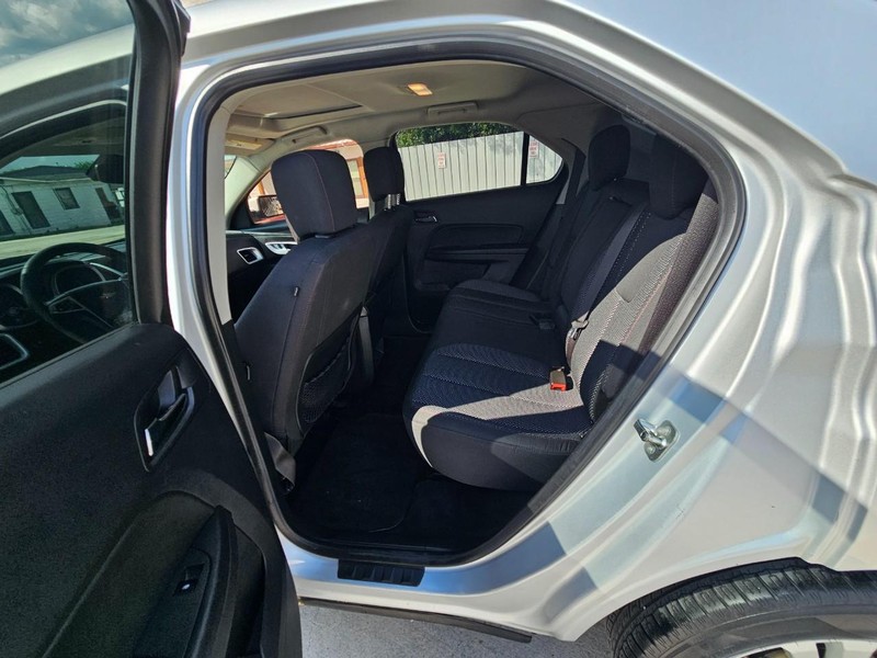 Chevrolet Equinox Vehicle Image 12