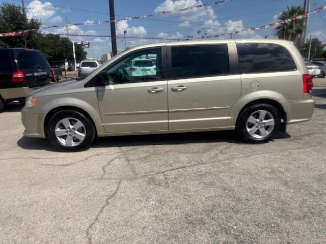 Dodge Grand Caravan Vehicle Image 02