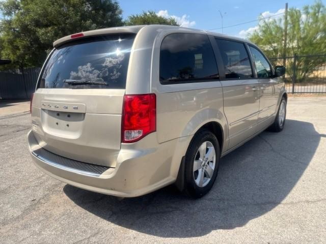 Dodge Grand Caravan Vehicle Image 05