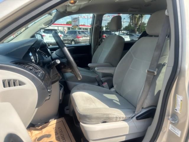 Dodge Grand Caravan Vehicle Image 11