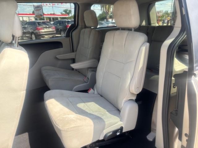 Dodge Grand Caravan Vehicle Image 14