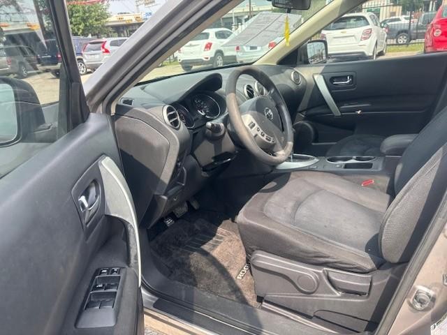 Nissan Rogue Select Vehicle Image 10