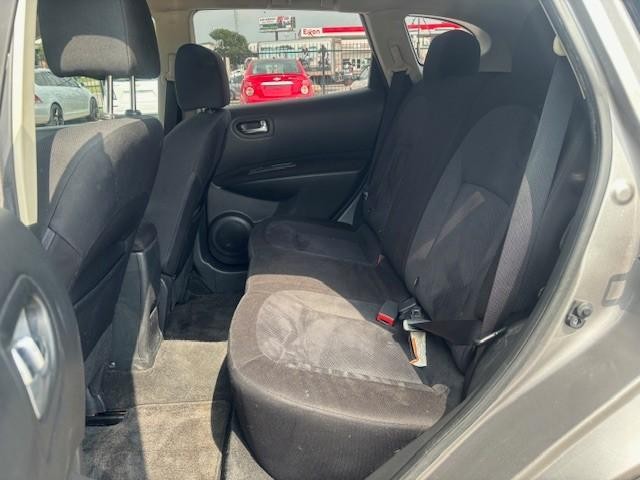 Nissan Rogue Select Vehicle Image 15