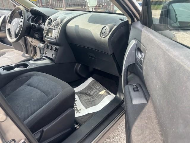 Nissan Rogue Select Vehicle Image 18