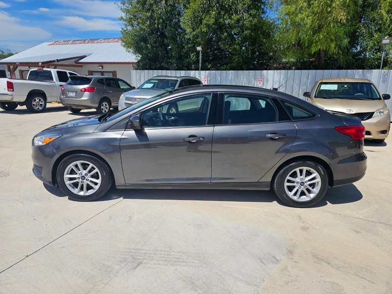 Ford Focus Vehicle Image 02
