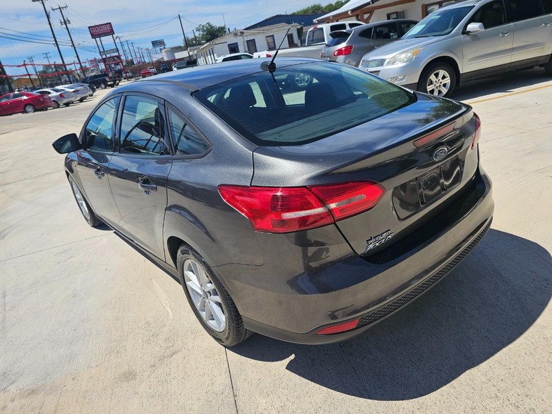 Ford Focus Vehicle Image 03