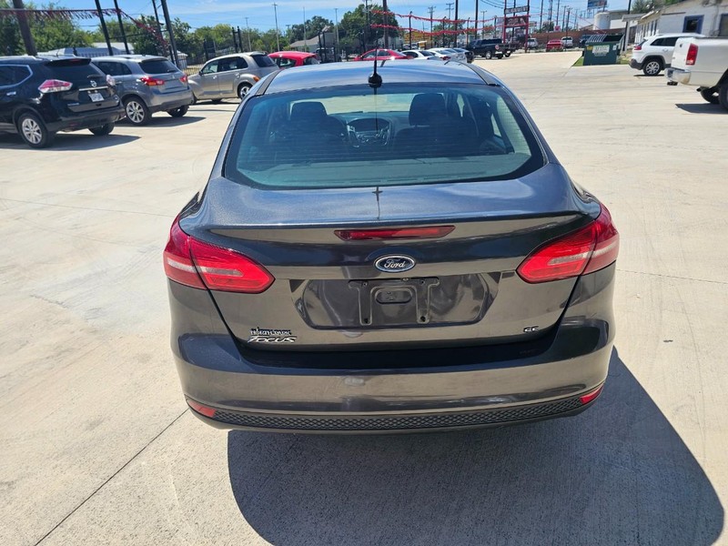Ford Focus Vehicle Image 04