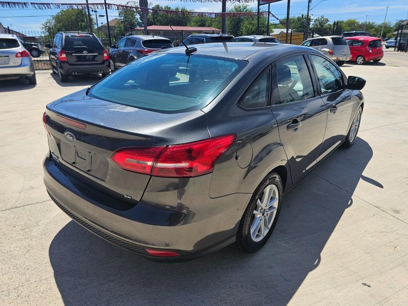 Ford Focus Vehicle Image 05