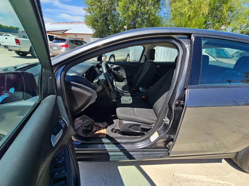 Ford Focus Vehicle Image 09