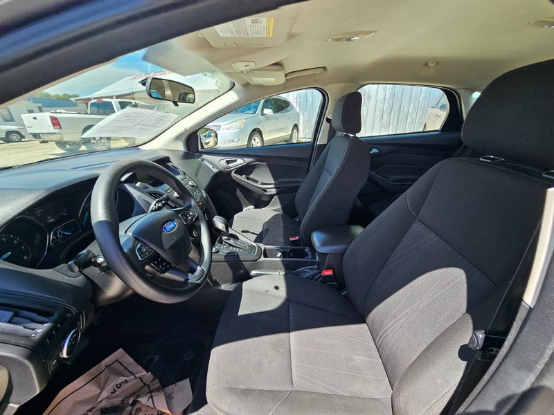 Ford Focus Vehicle Image 10