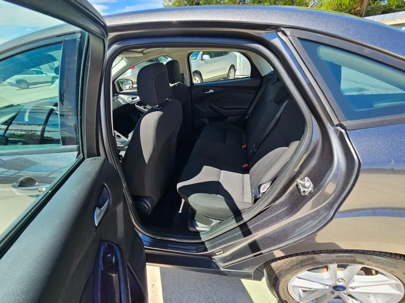 Ford Focus Vehicle Image 11