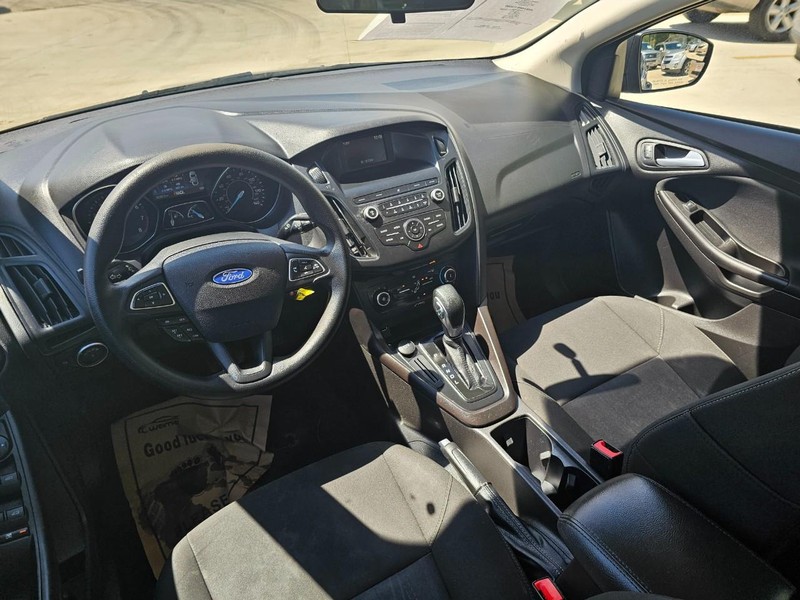 Ford Focus Vehicle Image 13